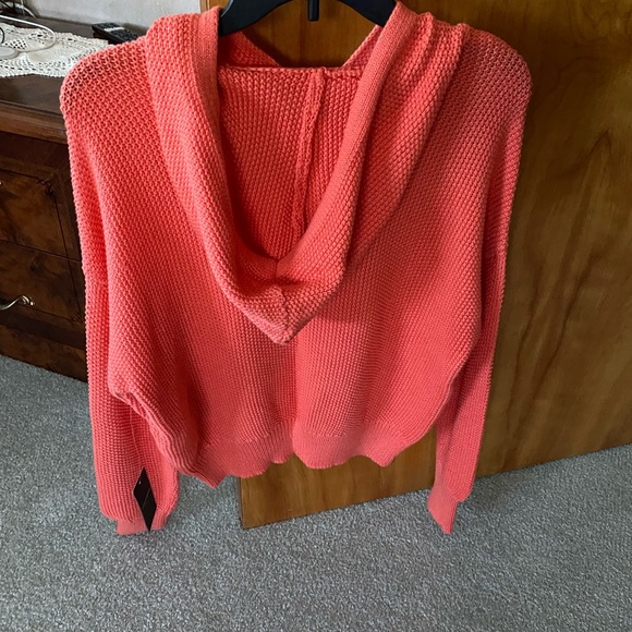 Woman’s top - Picture 2 of 2